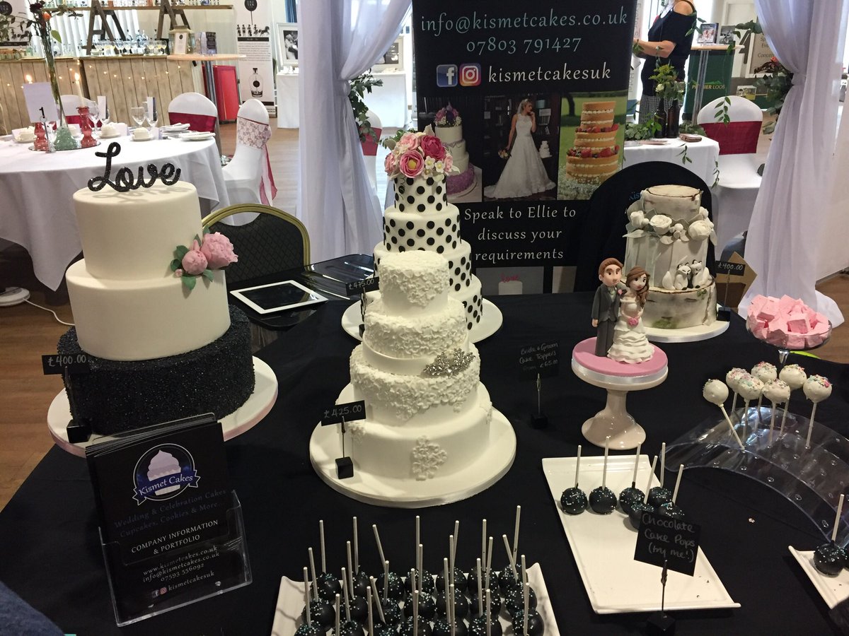 SandyParkExeter's tweet photo. More amazing cakes to make your mouth water! Thanks Kismet Cakes 🤤 #SPWedFair https://t.co/CbCQBNRbw7