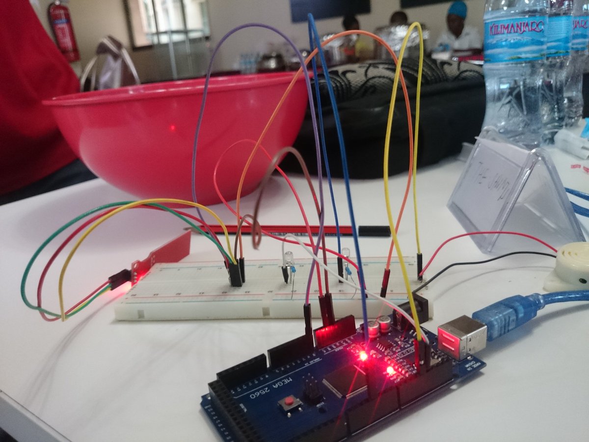 ediebax's tweet photo. #SHDDar Products on making based on different problems identified @bunihub @sciencehackday @rahabroadband #ScienceHackDay #Hacking https://t.co/flnveT2qQl