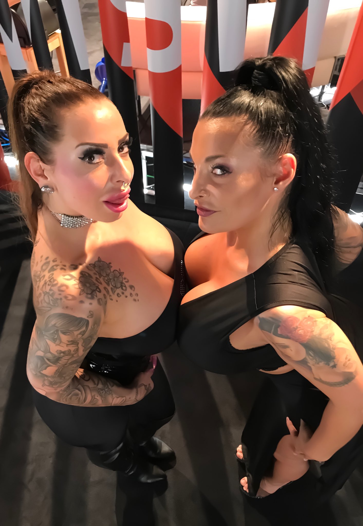 Ich wünsche euch einen schönen Sonntag... mit meiner geilen @sandrasturm81 💋💖🎀 #love #kiss #barbie #doll #bigtittyclub #dollface #bimbo https://t.co/m0CCFIv1oB