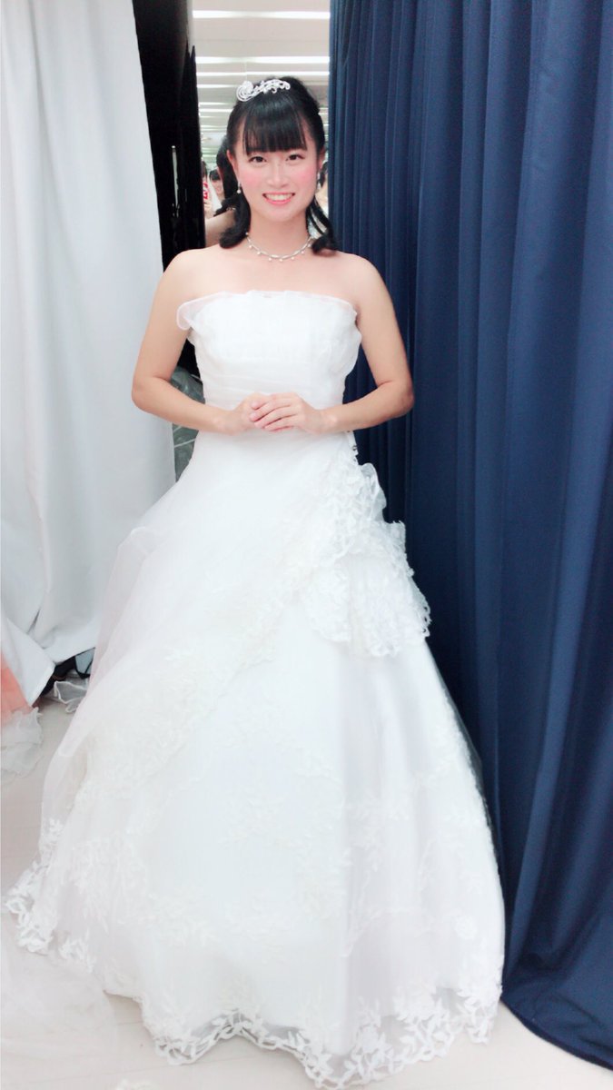 comms_yuki's tweet photo. 今回のブライダルショー
2着とも純白ドレスでした💍
純白ドレスにはリセットという意味が
あるのを皆さんご存知ですか⁇
今の私にぴったりの色‼︎
私は純白ドレスを着て
気持ちのリセットしました😊

#サロンプレーチェ
#wedding #dress 
#ブライダルモデル https://t.co/YkEG1sbHaT