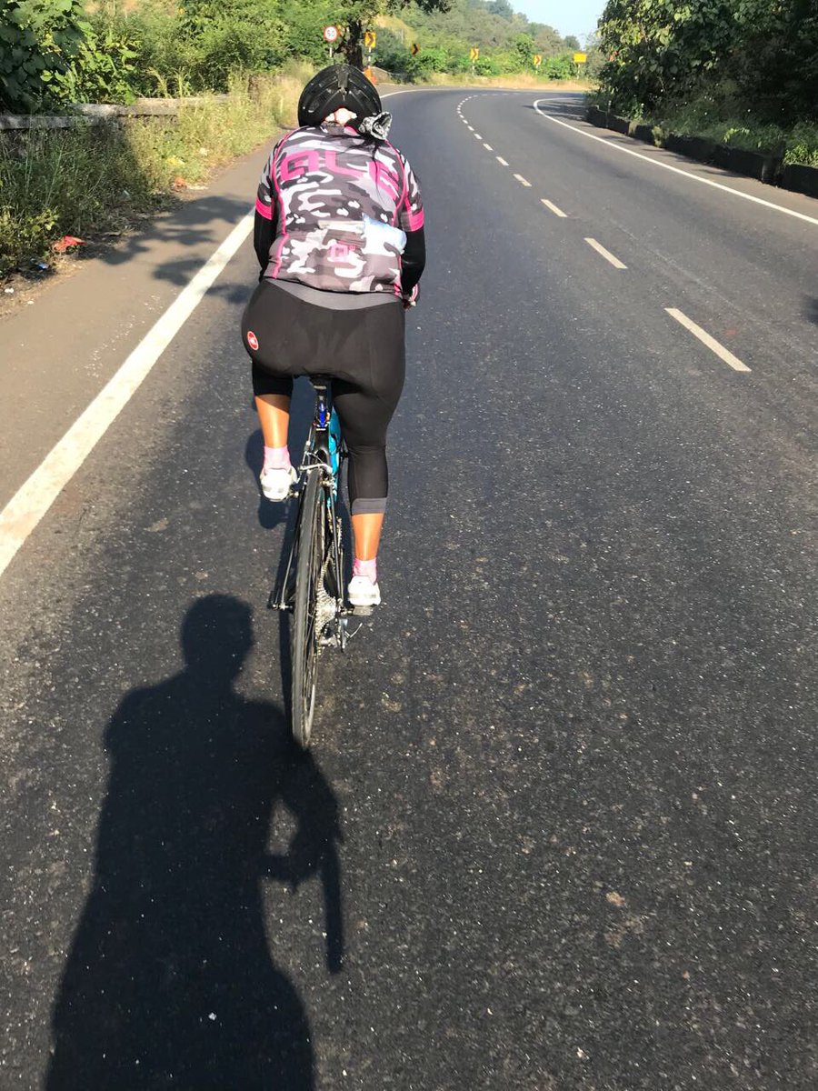 JuhiMehta1's tweet photo. Konkering Kasara.  #Weekendgetaways #bicyclegirl #bikelove  #climbs #theboys #thegalamongsttheboys https://t.co/KV9suQ1lj1
