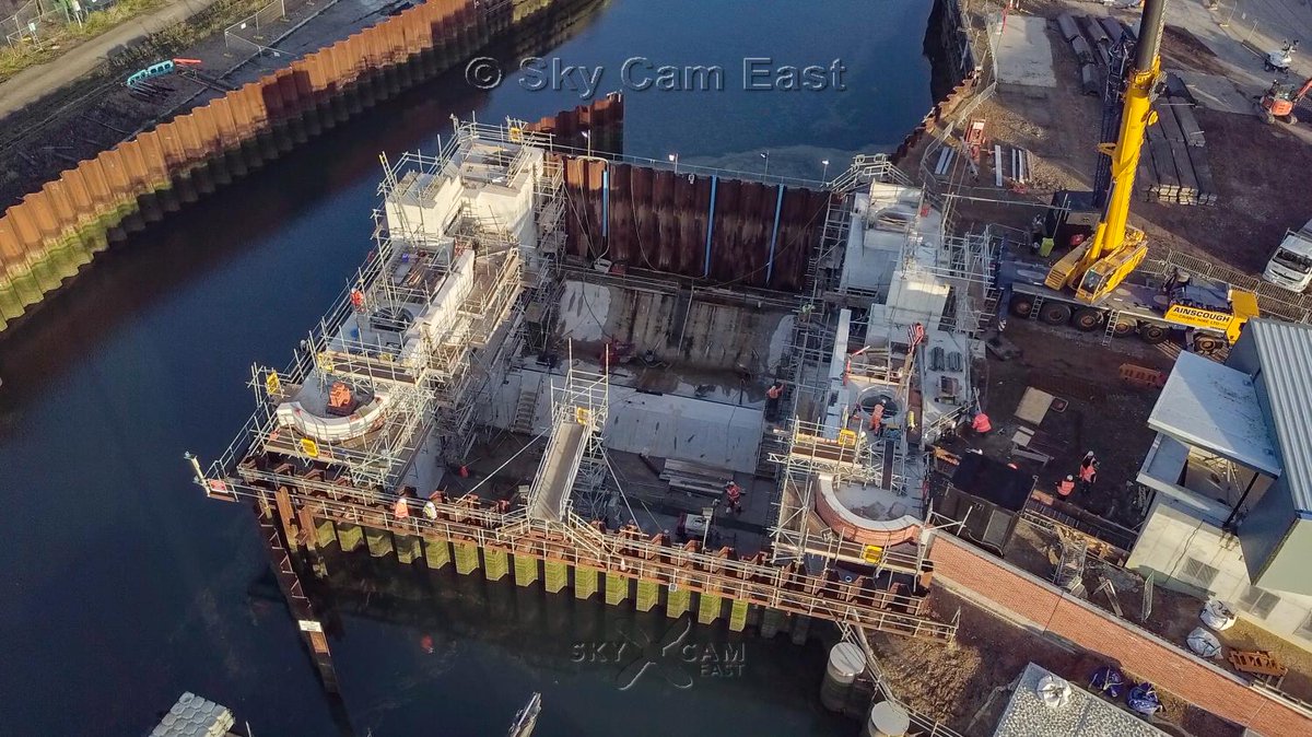 skycameast's tweet photo. The Tidal Barrier gate arriving in #IpswichDocks @ipswaterfront @EnvAgency @EnvAgencyAnglia @EnvAgencySE https://t.co/YTm9RuJNCZ