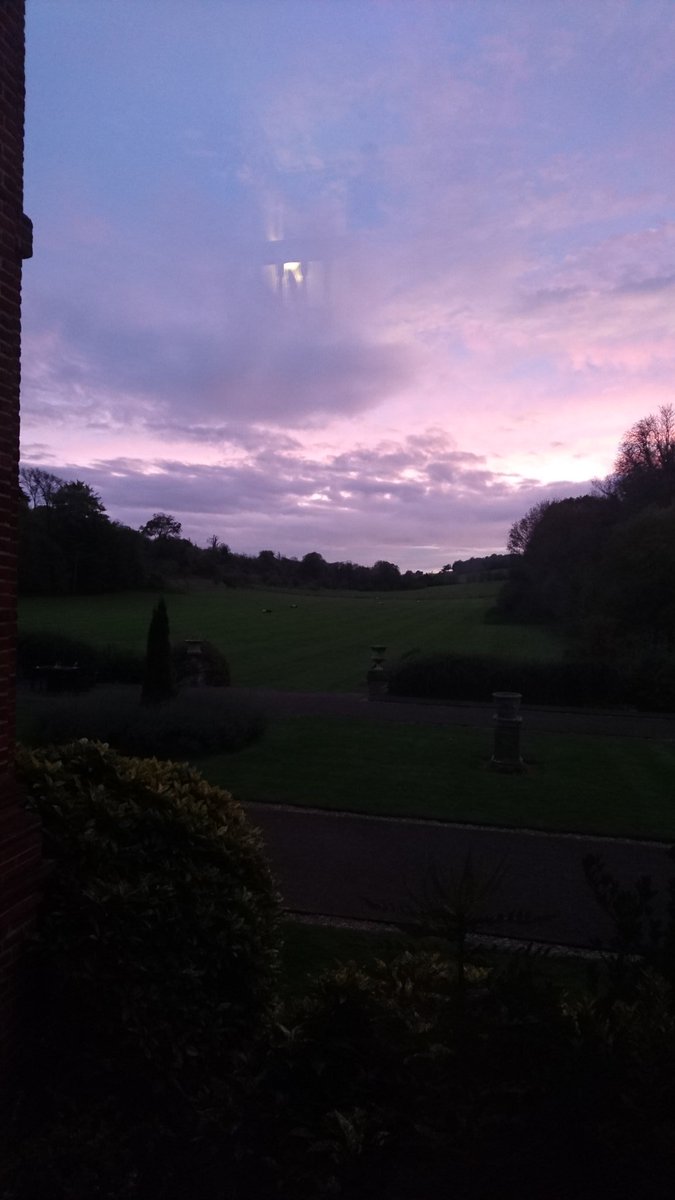 Emily_DRI's tweet photo. Lovely sunset over Broome Park last night! @diamondresorts @LindaBroomePark #pinkskys #Broomepark #diamondresorts #Sunset https://t.co/0JAaa82Wji