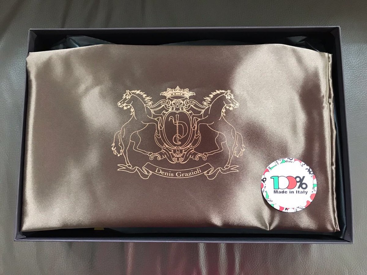 gavlerena07's tweet photo. Thank you @DenisGrazioli my boots have arrived 🇿🇦 #made2measure 💯🇮🇹 #CharityMile here we come #highfashion #fastboots #NewPredator @Racing_ItsARush @RacingGuru @Kevin_Ko_Lerena https://t.co/zJUIe5fuBM