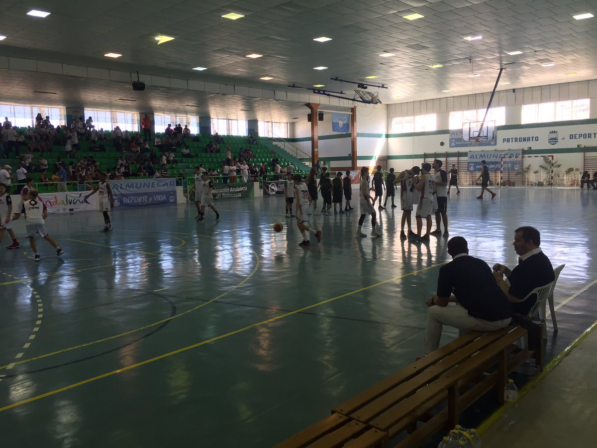 tittosport's tweet photo. En el descanso de la Gran final de #CASEBAIM17 @fabcadiz 29 @FABGranada 34 https://t.co/9AFe3FV7M7