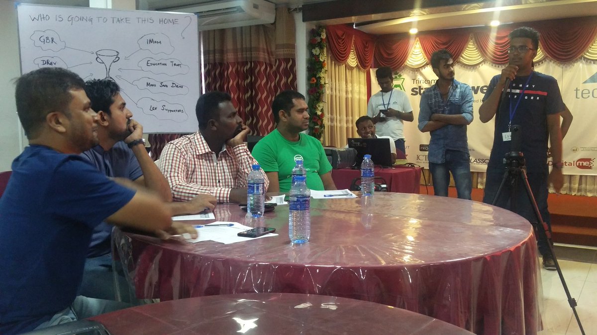 ReadMeSriLanka's tweet photo. The third pitch of #StartupWeekend Trincomalee is by Fine Pay that aims to simplify the process of paying traffic fines #SWTrinco https://t.co/Q6JzWMqFam