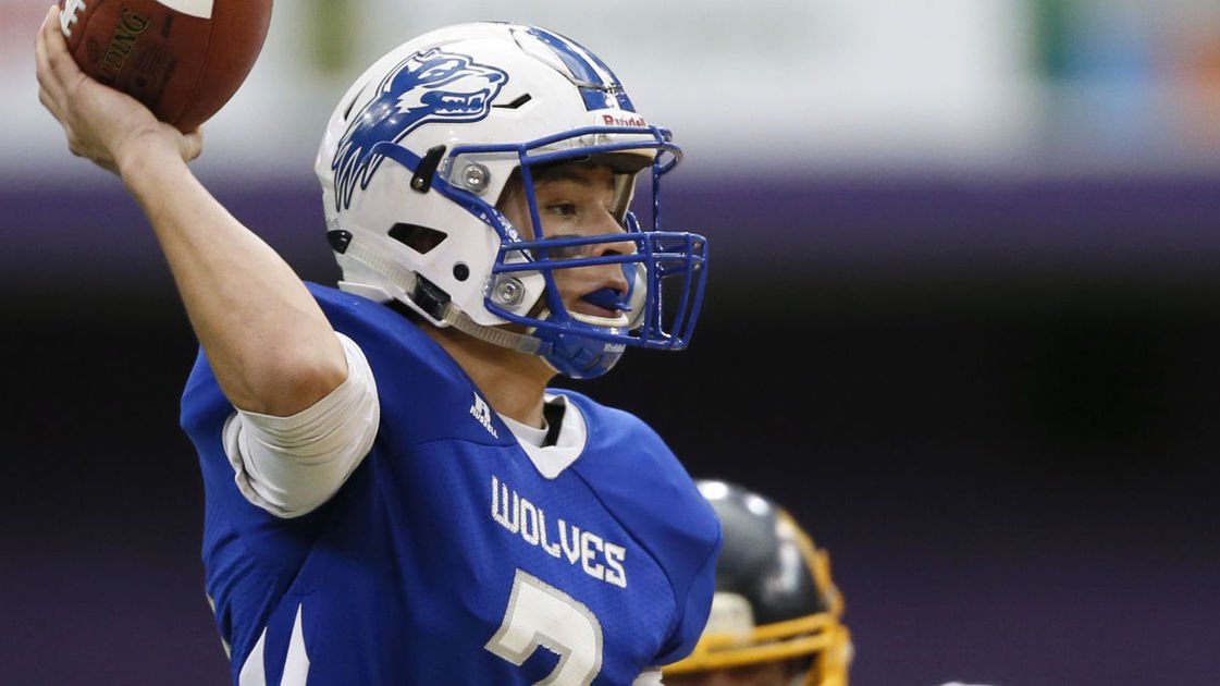 Quarterback keeps an eye on defenders and his blood-sugar level each Friday night dlvr.it/Py8sqr