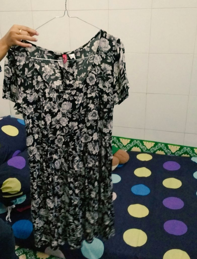 roro_asyu's tweet photo. Baik-baiklah dengan barangmu karena mungkin dia akan jadi barang orang lain, berguna untuk orang lain.
Marhaban ya sekaten!
#AwulAwul https://t.co/koM9NNY1rs