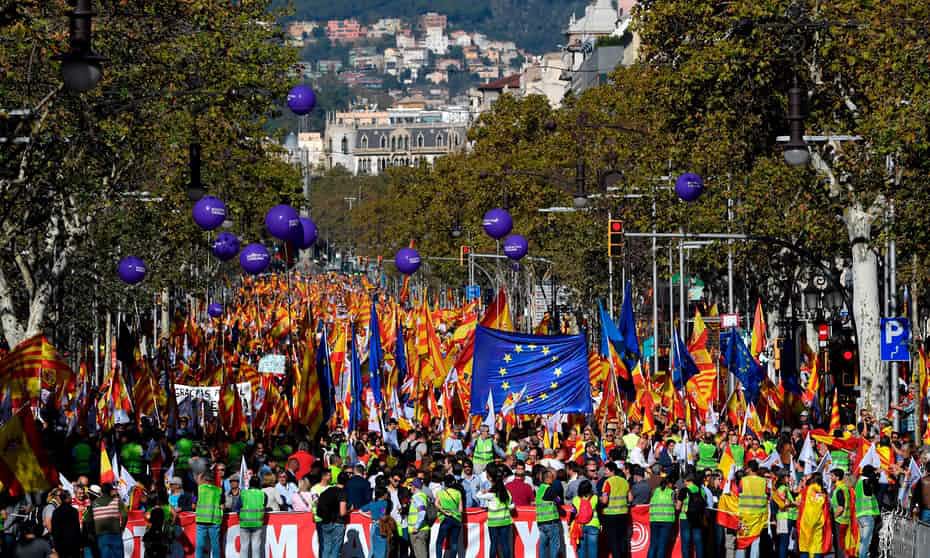 Barcelona - Sociedad Civil Catalana convoca otra manifestación para el domingo en Barcelona - Página 6 DNThgohXcAIG-JV