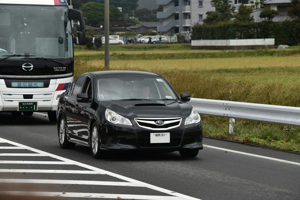 Mf10l33 御料車通過後には大阪府警 リエッセ 多重無線車 福岡県警本部 第１機動隊 Nv350キャラバンゲリラ対策車 街頭犯罪対策遊撃隊 Bmレガシィ覆面が続きます 多重無線車は大阪から遥々来たんですね 多重無線車もゲリラ対策車もアンテナてんこ盛り