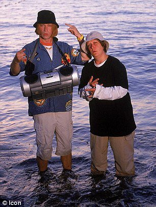 CallumBester's tweet image. Who does it better my fellow dj’s?