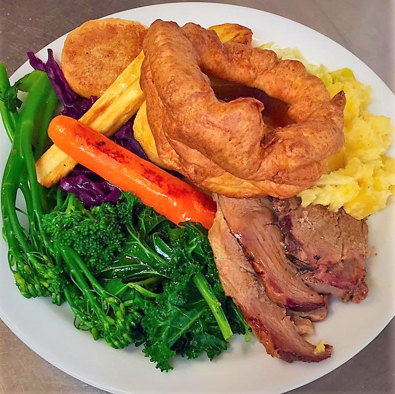 BeachGreenHotel's tweet image. Fabulous Roasts today.  Main menu also available 12-6pm. #SundayLunch #worthing #brighton