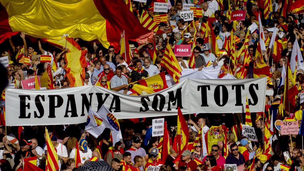 DoloNunez's tweet photo. Hoy Cataluña se manifiesta a favor de la libertad y contra las fronteras dentro de España. #TodosSomosCataluña #TotsomCatalunya https://t.co/VOa3otSagZ