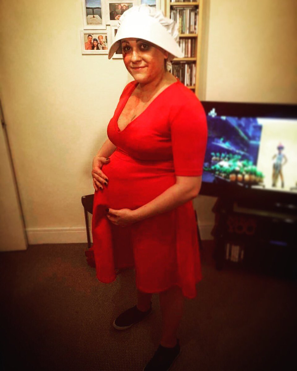 Drou_C's tweet photo. Serving up some dystopian Halloween realness last night as #ofwarren from @HandmaidsOnHulu #underhiseye ⛪️ https://t.co/5ON7LJsVZh