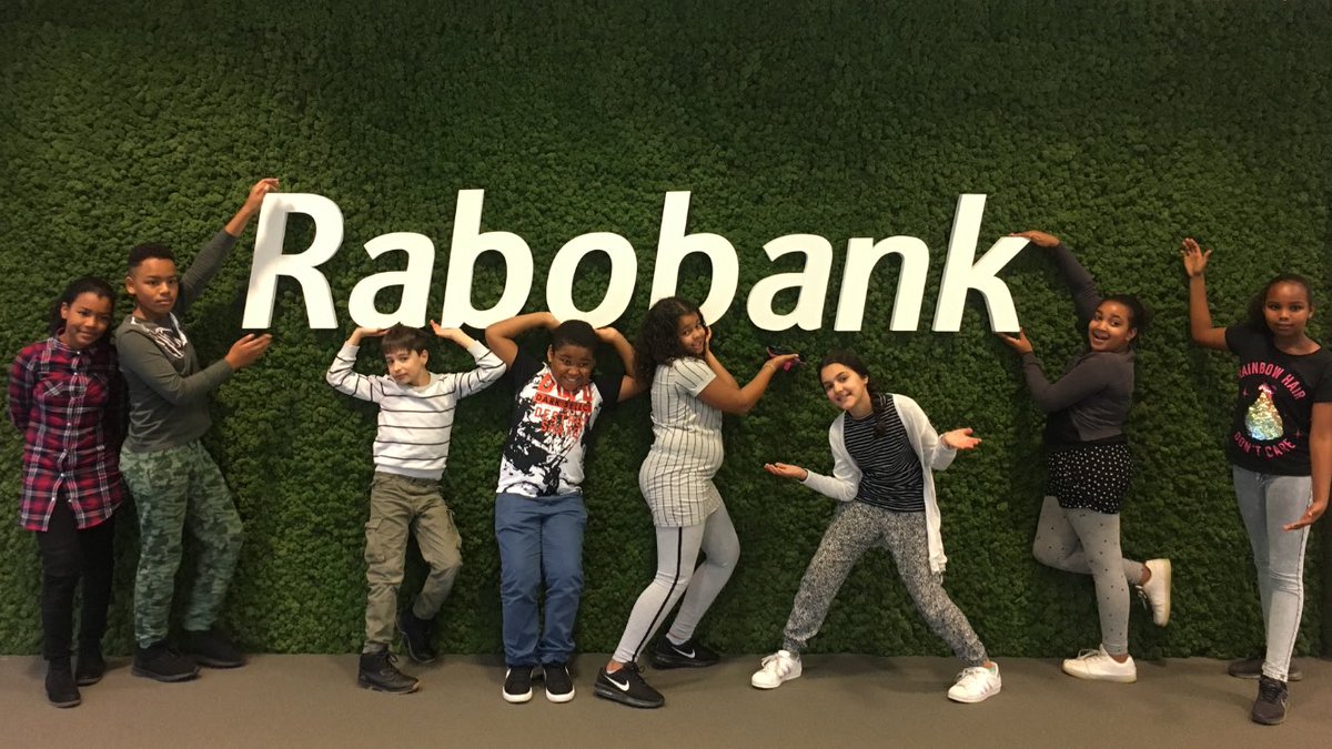 Petjeaf_NL's tweet photo. @RaboRotterdam speciaal voor ons open op zondag! Een rondleiding, een quiz en praten over lenen, rente en risico’s. #leerzaam #veelvragen https://t.co/XcT9aIDRYE