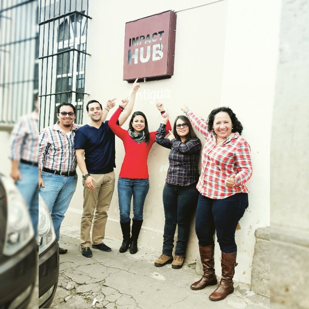 KaryGonzlez5's tweet photo. #Fulltime #EquipoDeTrabajo visita de #BSLegalis a oficinas #ImpactHubAntigua #SolarMo https://t.co/yfDh1DBkAj