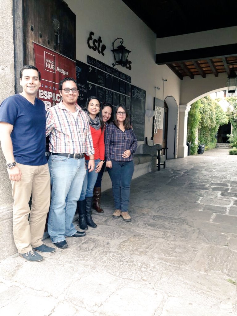 KaryGonzlez5's tweet photo. #Fulltime #EquipoDeTrabajo visita de #BSLegalis a oficinas #ImpactHubAntigua #SolarMo https://t.co/yfDh1DBkAj