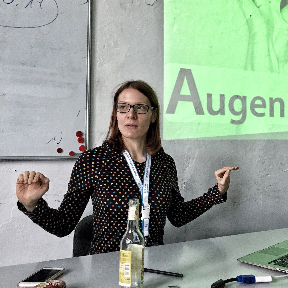 OliverBerger's tweet photo. Diese #Augen! @zeniscalm zu #EASHKM #Communitymanagement @communitycamp #ccb2017 #howtodealwithyourpeers https://t.co/OmD45IKdPa