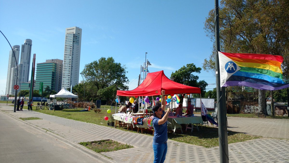 mutualistas's tweet photo. Celebrando en el mes del #Mutualismo !!!!
#Feria con los #microemprendedores en la #plaza del Mutualismo en la ciudad de #Rosario @INAESarg https://t.co/tCYjwA0yYx