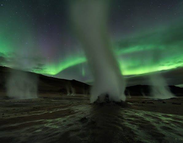 TheonPhthonos's tweet image. #Aurora and #Fumaroles in the Hverir geothermically active area in northEastern Iceland #9gag #Amazing #Iceland #H… ift.tt/2gKoIDt