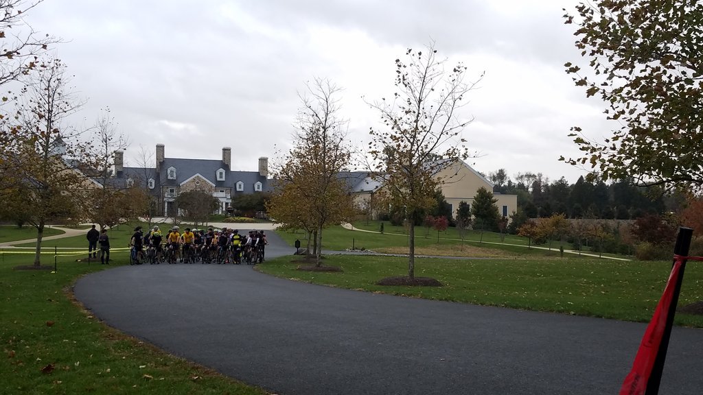 HandyBikesDC's tweet photo. NOT as nice of a morning but great venue and set for a fast race! @TacchinoCX in @MiddleburgVA #bikedc #crossishere #cxtime https://t.co/fPGMzywExH