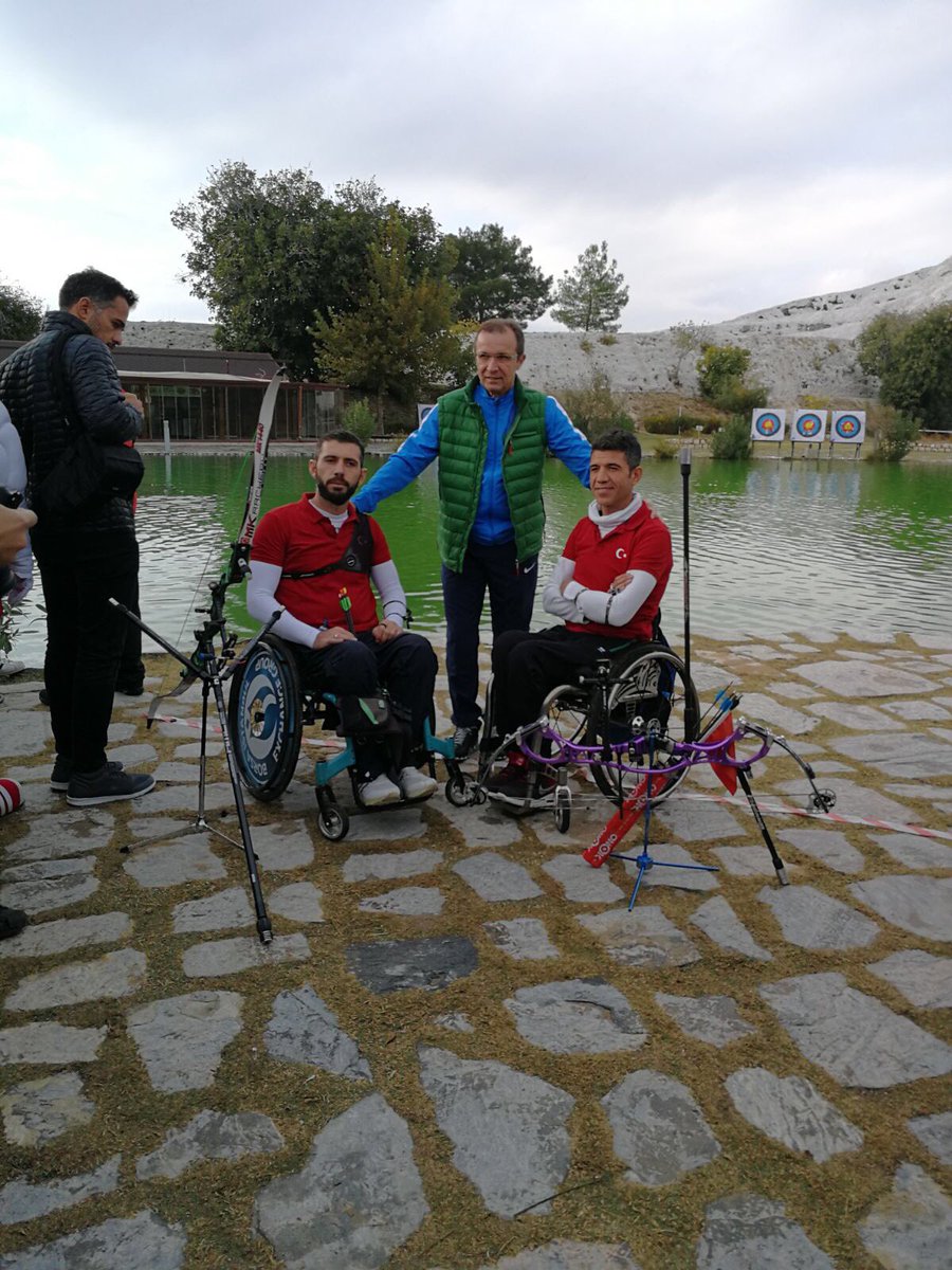 Pamukkale Spor Oyunları Okçuluk Turnuvası kapsamında Belediye Başkanı Hüseyin Gürlesin sporcularla tanışarak sohbet etti. 🏹@hgurlesin