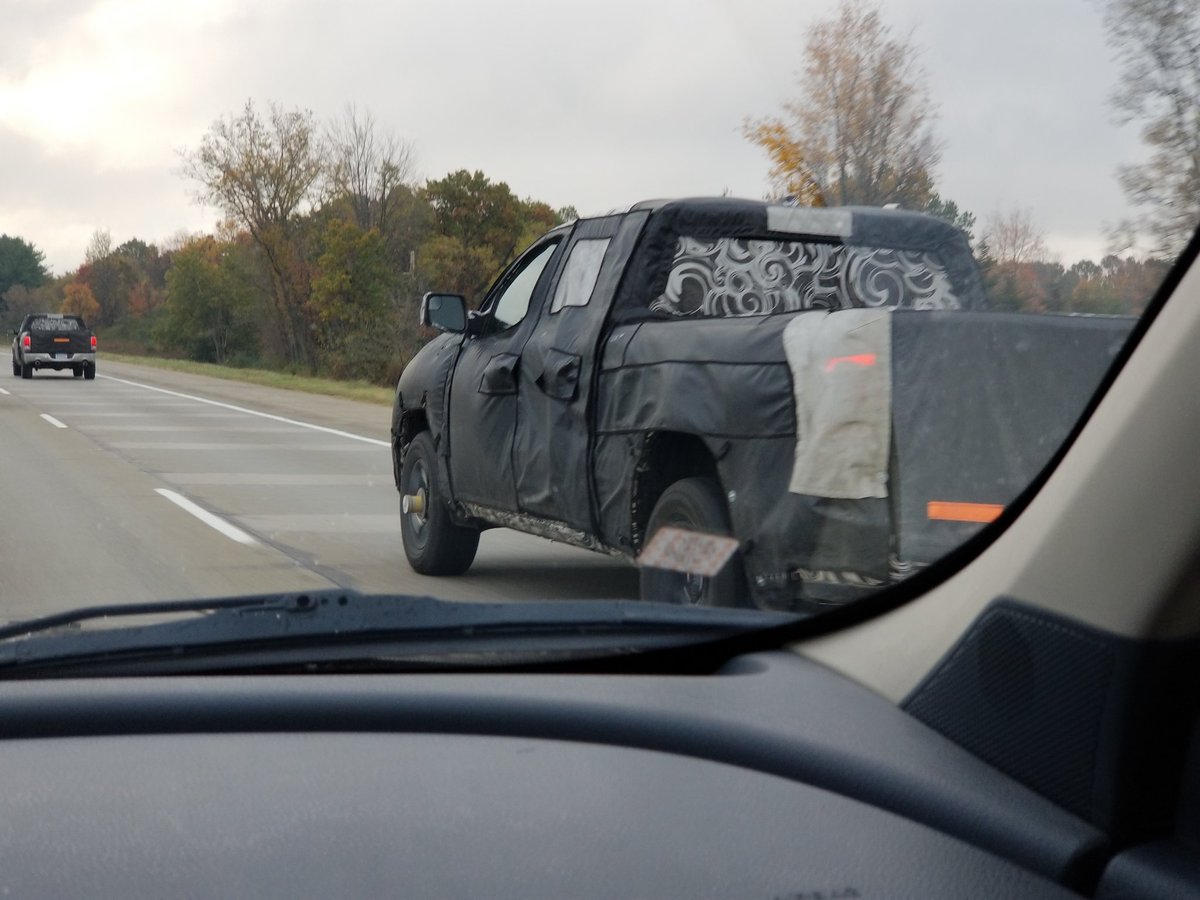 gowron6453's tweet photo. @TFLtruck Ram trucks on the road in MI https://t.co/kujWCidwrN