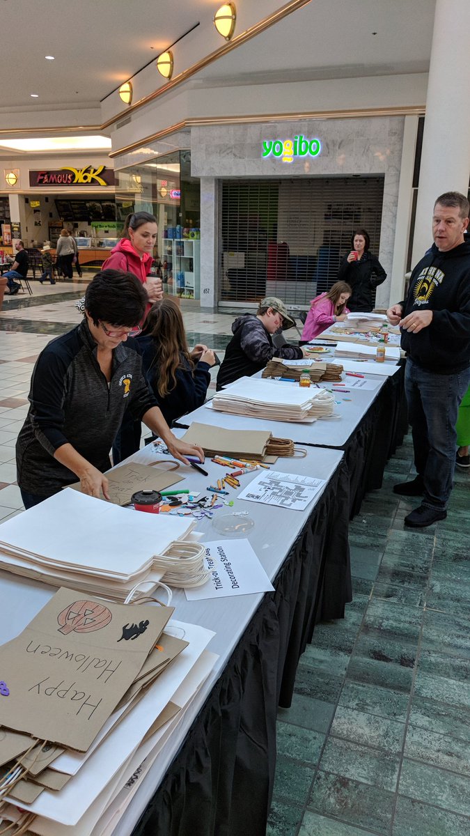BportGrad_83's tweet photo. Greece Athena Middle School Student Council raising money for and volunteering at Al Sigl Walkabout #whyiwalkabout #GreeceAthenaMS https://t.co/4JBJMcWTvY