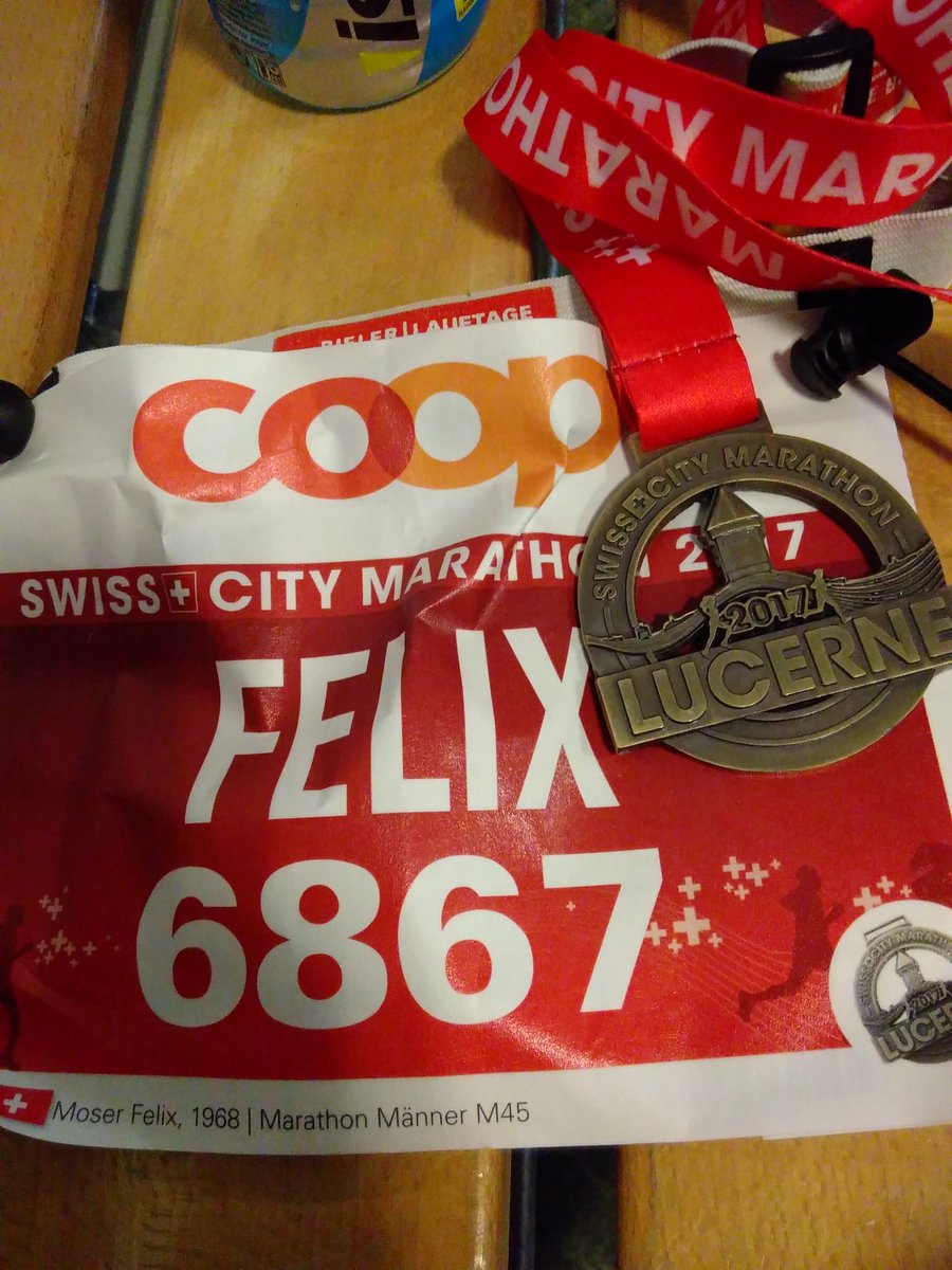 felix_moser's tweet photo. Finisher in 3:48:17. Nicht ganz optimal (die Vorbereitung wars auch nicht). Jetzt schnell nach Hause, es warten 3 kranke Töchter. #scml17 https://t.co/KwxpC8dBPv