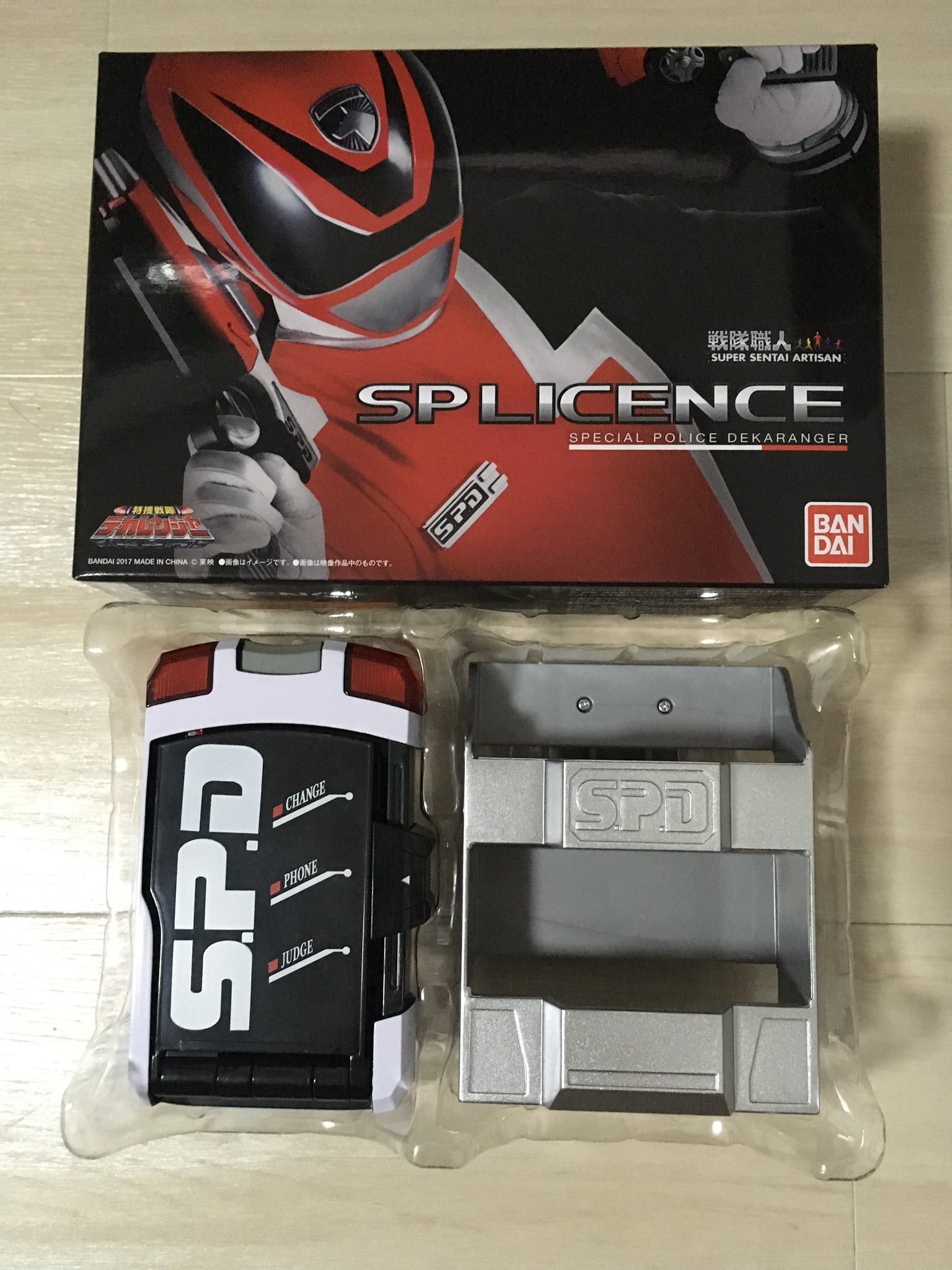 京佑 きょうすけ En Twitter デカレンジャーの変身アイテム Spライセンス 届きました 本人ボイス Led発光 Opや名乗りbgmなど色々搭載しすぎて完璧すぎるぜおい デカレンジャー Spライセンス 戦隊職人 当時と違って が発光 T