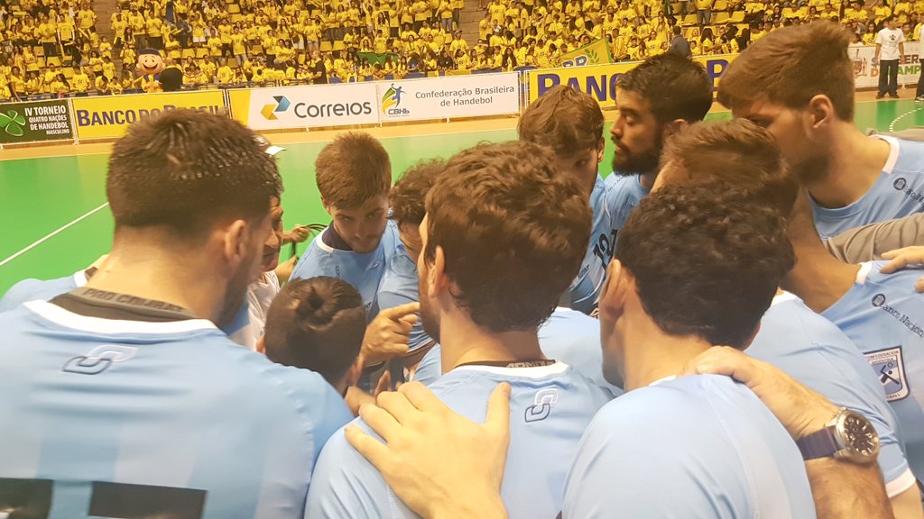CAHandball's tweet photo. #4Naciones Argentina mejoró en el segundo tiempo pero no fue suficiente para torcer el rumbo. Ganó Brasil 26 a 23. https://t.co/hswtWVWl1F