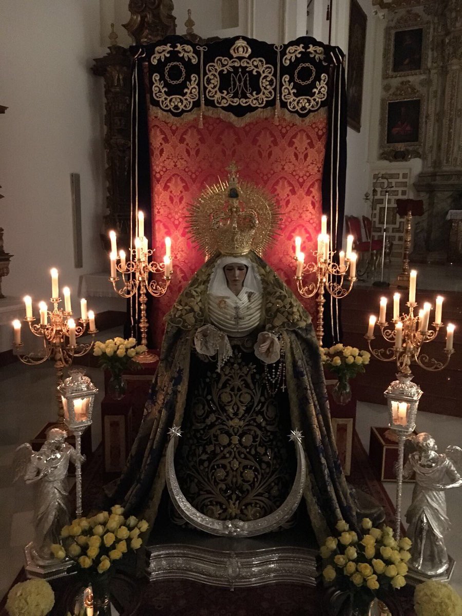HuertoArchidona's tweet photo. Nuestra Madre, María Stma. Del Amparo durante la visita de anoche de los hermanos de nuestra Cofradía #CofradiasMLG #Archidona #cutos https://t.co/E1WF4O3ztk