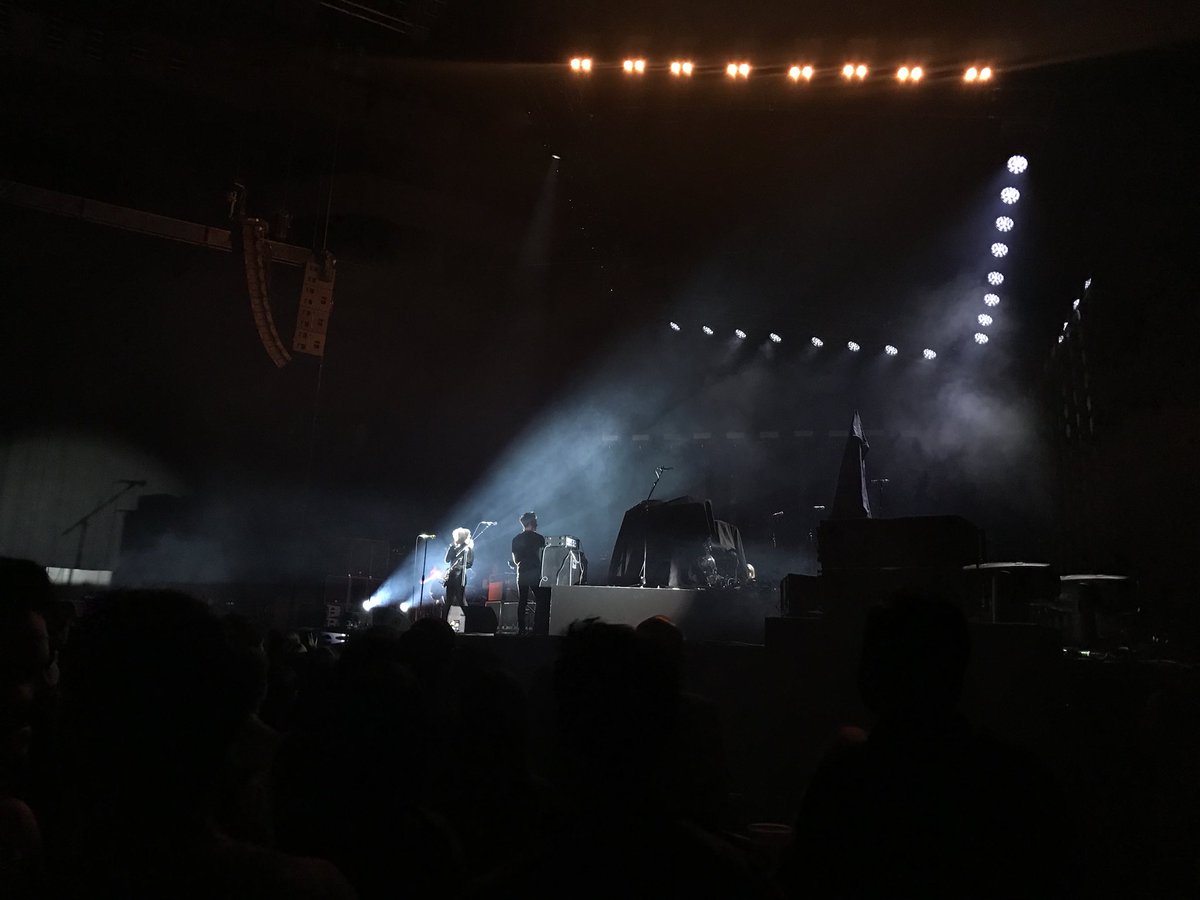 vidaindie's tweet photo. .@BLACKHONEYUK abriendo para @royalblooduk en Madrid. https://t.co/0ElbdqsJBL