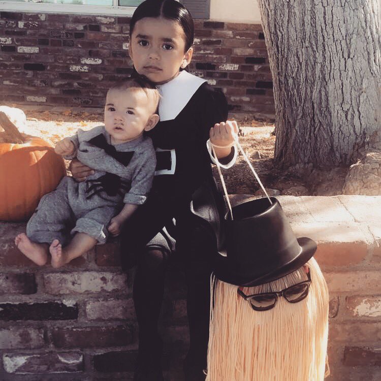 LittleRiss_18's tweet photo. Legit ass costumes #WednesdayAddams #PubertAddams #cousinit https://t.co/4BJGV5VPVL