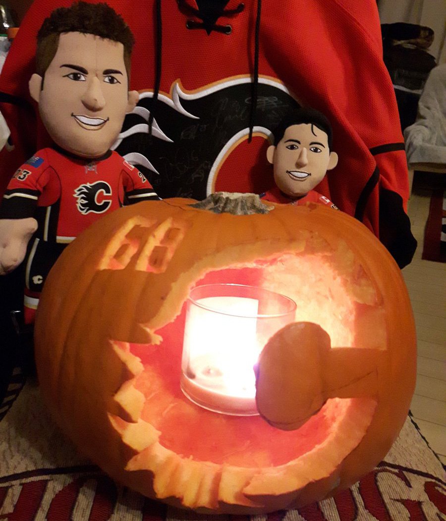 NHLFlames's tweet photo. Congrats to @Simon1Danielle and @emilydtton, our first two winners in our #FlamesOLantern contest! Keep your π photos coming - we have more tickets to give away for Thursday's game vs. Pittsburgh! https://t.co/7ErqMkBGUy