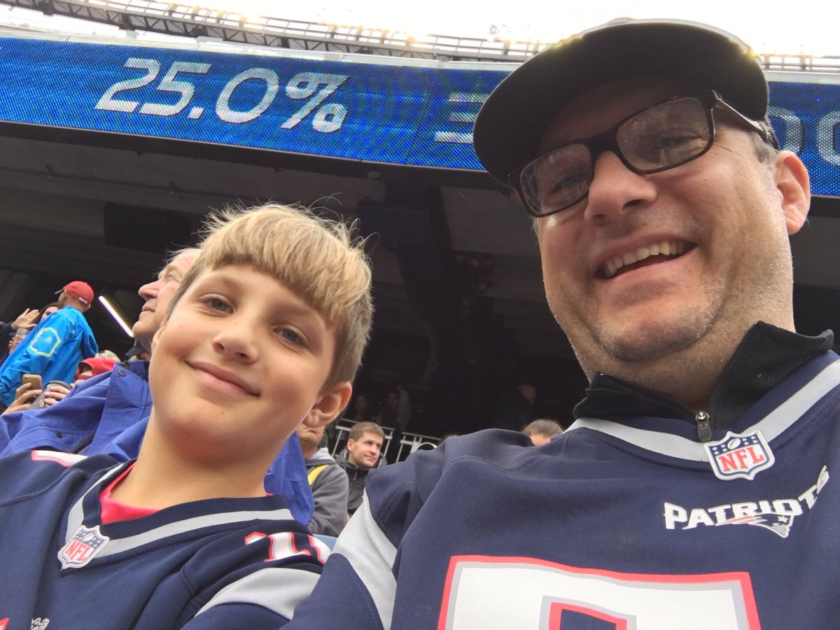 Davsam8's tweet photo. #patsgame https://t.co/UuITUxoF0O