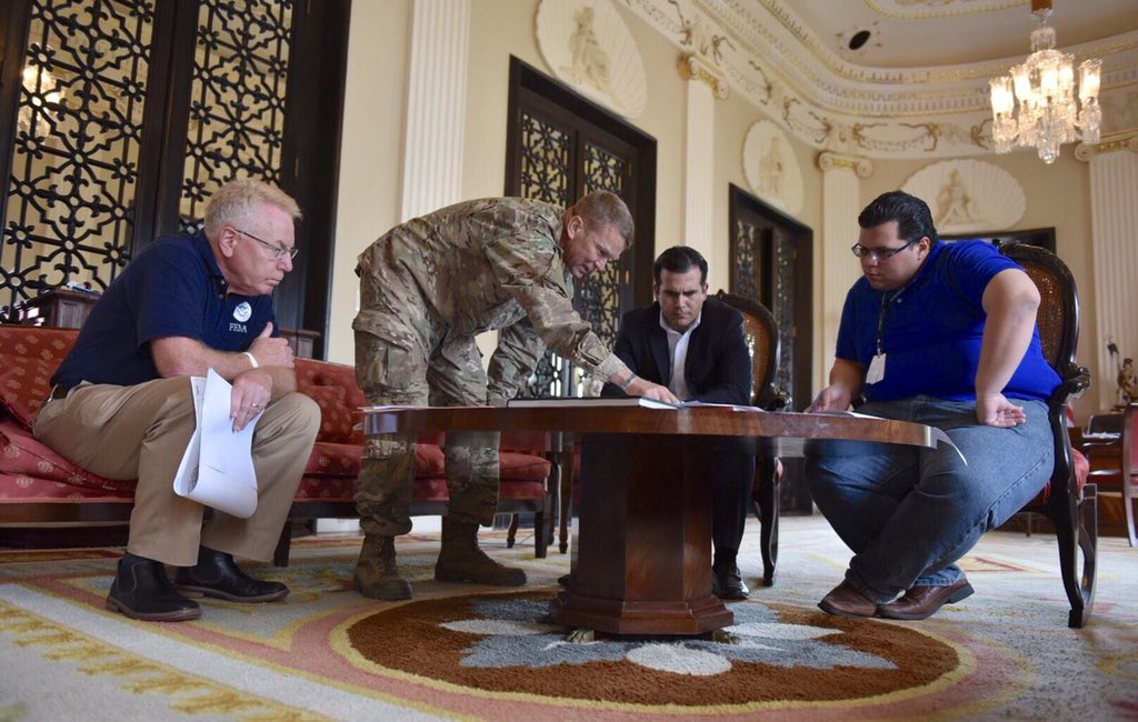 ricardorossello's tweet photo. Con el General Buchanan, Mike Byrne @fema y @AlfonsoOrona30 discutiendo los próximos pasos de recuperación. https://t.co/e3JtlzyoPr