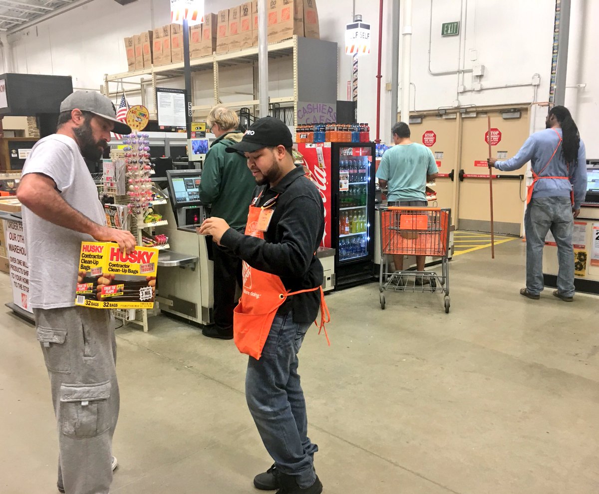 HD8473's tweet photo. Our amazing Department Supervisor Team holding it down while we gave our cashiers off for #CAM2017  Awesome job team 👏 @hmalak @smarteypantz https://t.co/35e2idVgnz
