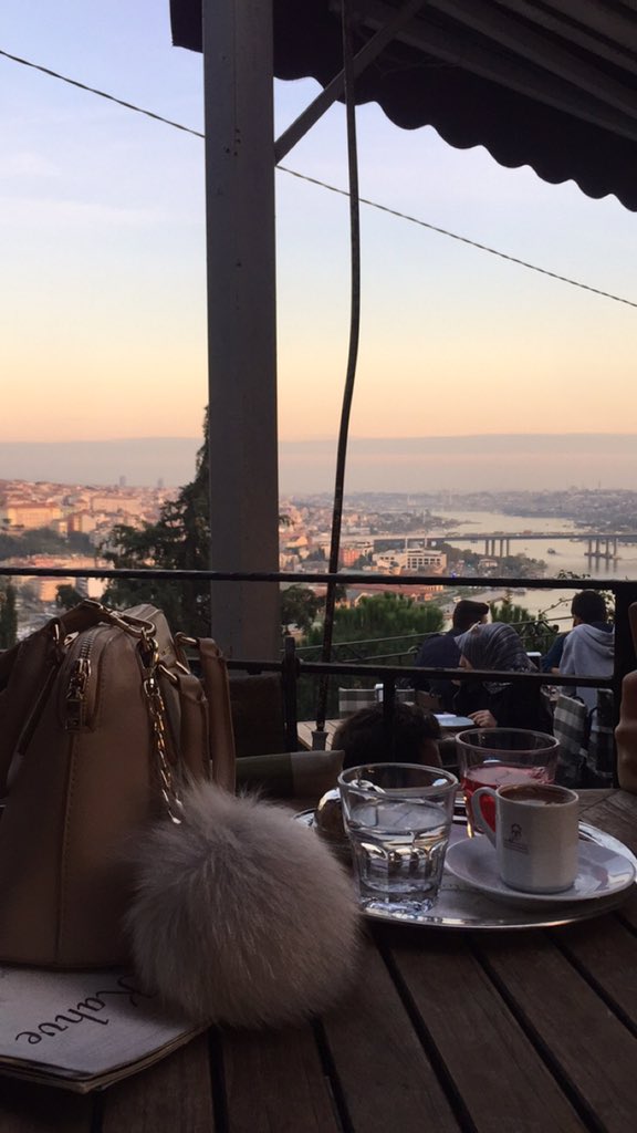 istanbul. utancından,gururundan ağlayamayan ufak bi erkek çocuğu gibi