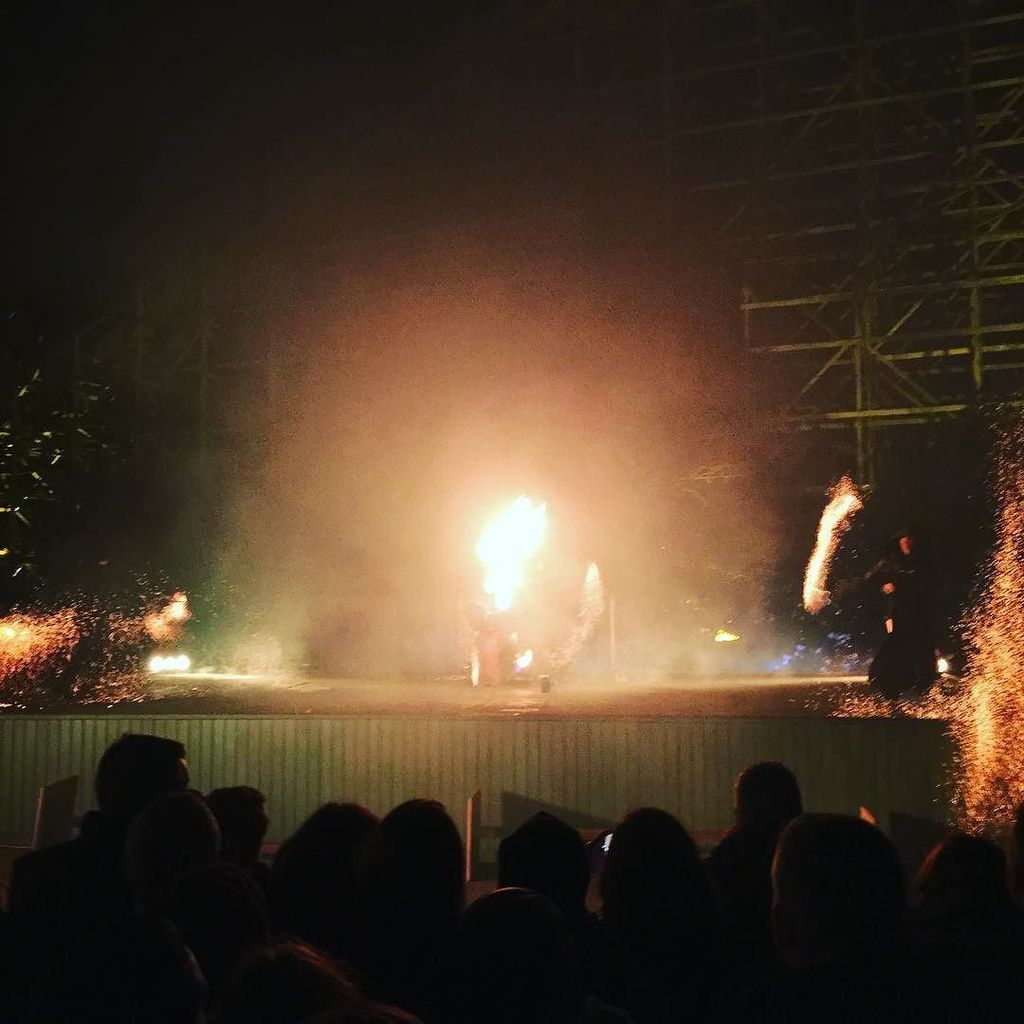 WalibiBand's tweet photo. Fireshow #walibibelgium #halloween #hlw17 #walibibandlive https://t.co/OaFfkkpxAF