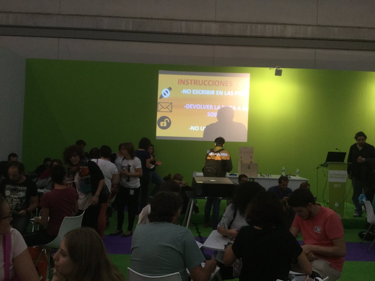 RFA2009's tweet photo. #simo2017 Escape room, explicaciones, pistas y... a ¡jugar! https://t.co/VrKHw0Ows3