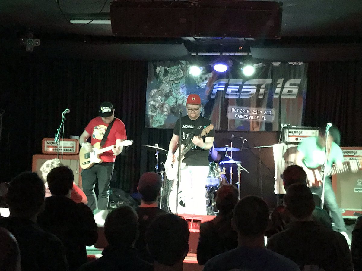 What a way to start day 3 at #Fest16. <a href="/bball_shorts/">Basketball Shorts</a> killing it at <a href="/HighDiveGville/">Glory Days Presents - Gainesville</a>. #tommytotallyisacop