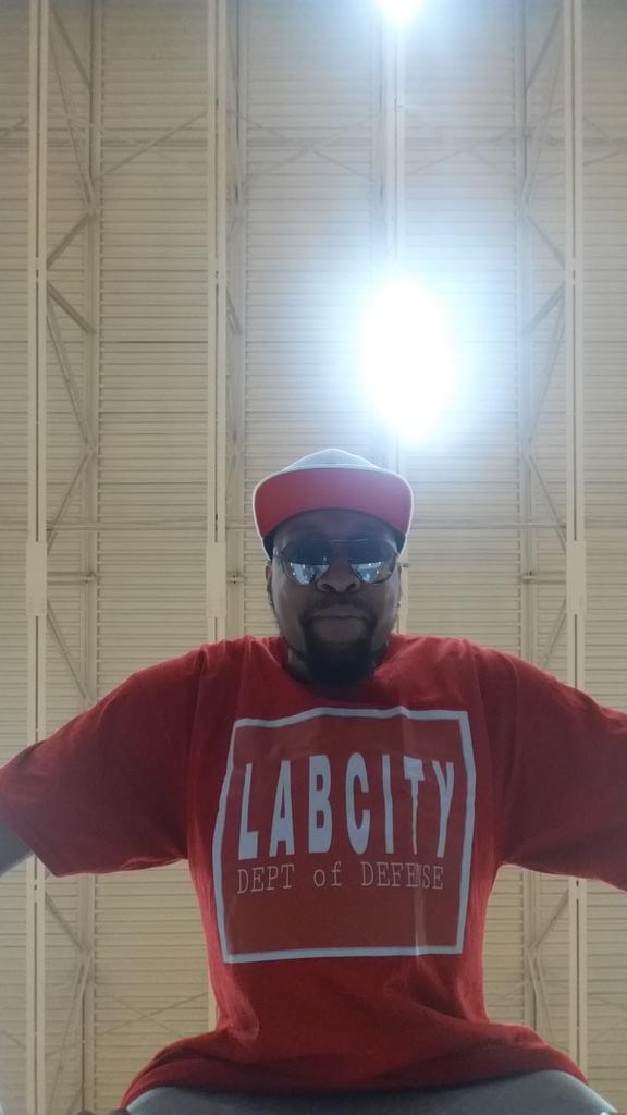 ASPEECHLESS24's tweet photo. U working or watchin? #LezWork @CoachUp @LabCity_SB @DUnitBasketball https://t.co/7wNCS3LngP