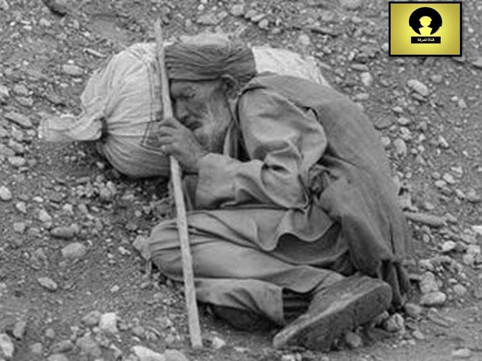 s7r_22's tweet photo. يمشي الفقير وكلّ شيء ضدّه
والنّاس تغلق دونه أبوابها
:
وتراه مبغوضاً وليس بمذنب
ويرى العداوة لا يرى أسبابها https://t.co/6Mgm4O8QZw