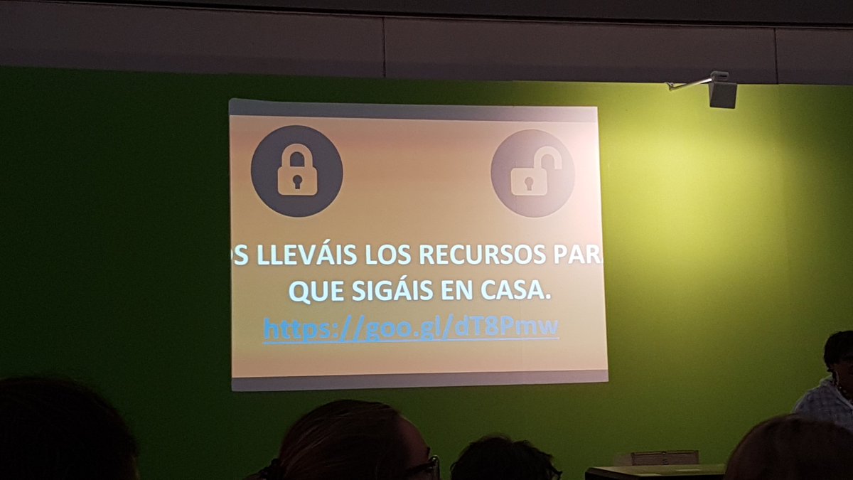 RFA2009's tweet photo. #simo2017 Escape room. ¡¡Equipo rojo ganador!!! Sobre todo, por la cantidad de materiales que @lepetitpan @javiesping han compartido con nosotros. Muchas gracias compañeros. https://t.co/UfCfLnOUBc