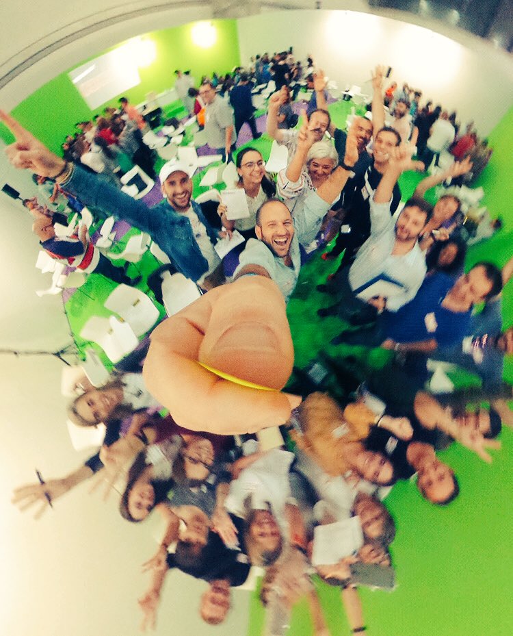 RFA2009's tweet photo. #simo2017 Escape room. ¡¡Equipo rojo ganador!!! Sobre todo, por la cantidad de materiales que @lepetitpan @javiesping han compartido con nosotros. Muchas gracias compañeros. https://t.co/UfCfLnOUBc