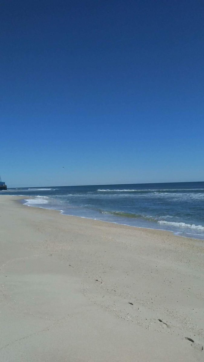 AmdrewKohl's tweet photo. At the Beach https://t.co/ZyhEmTwOSn