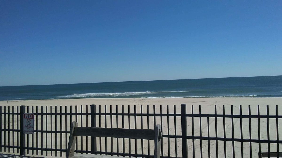 AmdrewKohl's tweet photo. At the Beach https://t.co/ZyhEmTwOSn