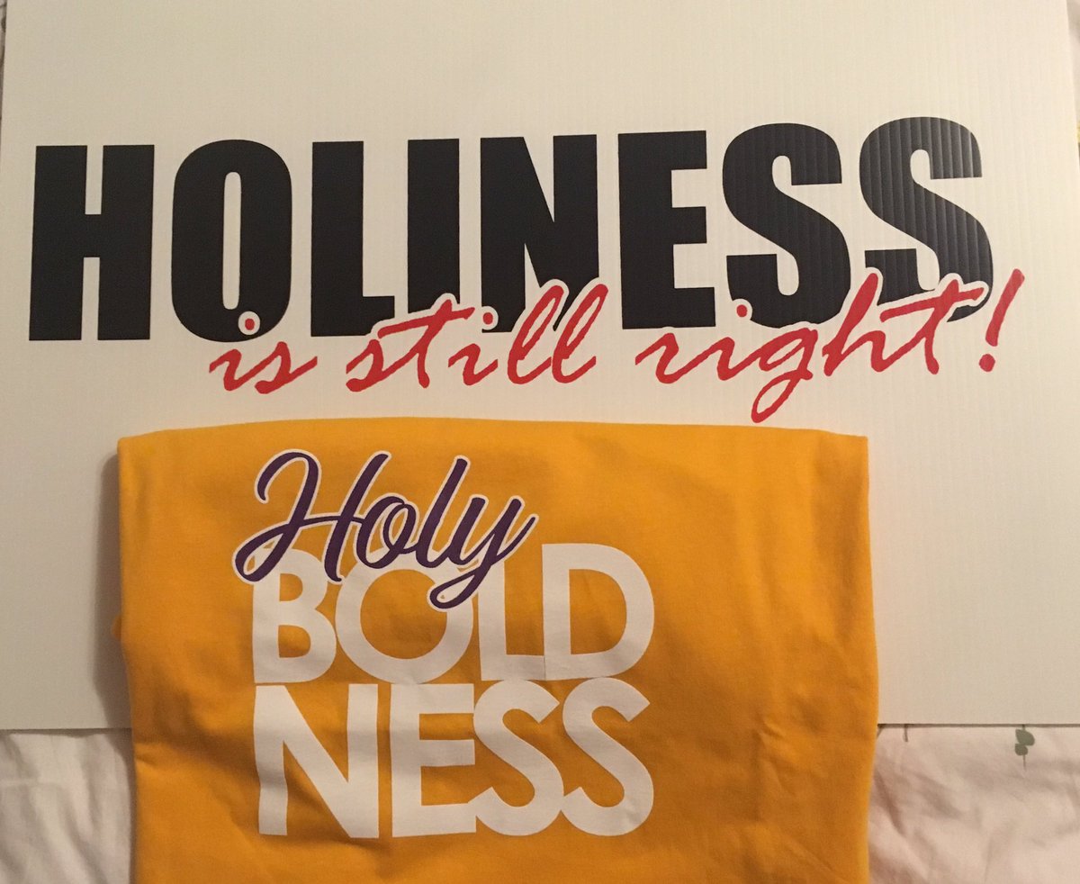EmpressOfPink's tweet photo. Just visiting today. Wanted 2 ☑️ out the bookstore, cuz #HolinessIsStillRight , no matter how unpopular it has become, nowadays.
#OpenlyHoly https://t.co/v1vdNLMx2z