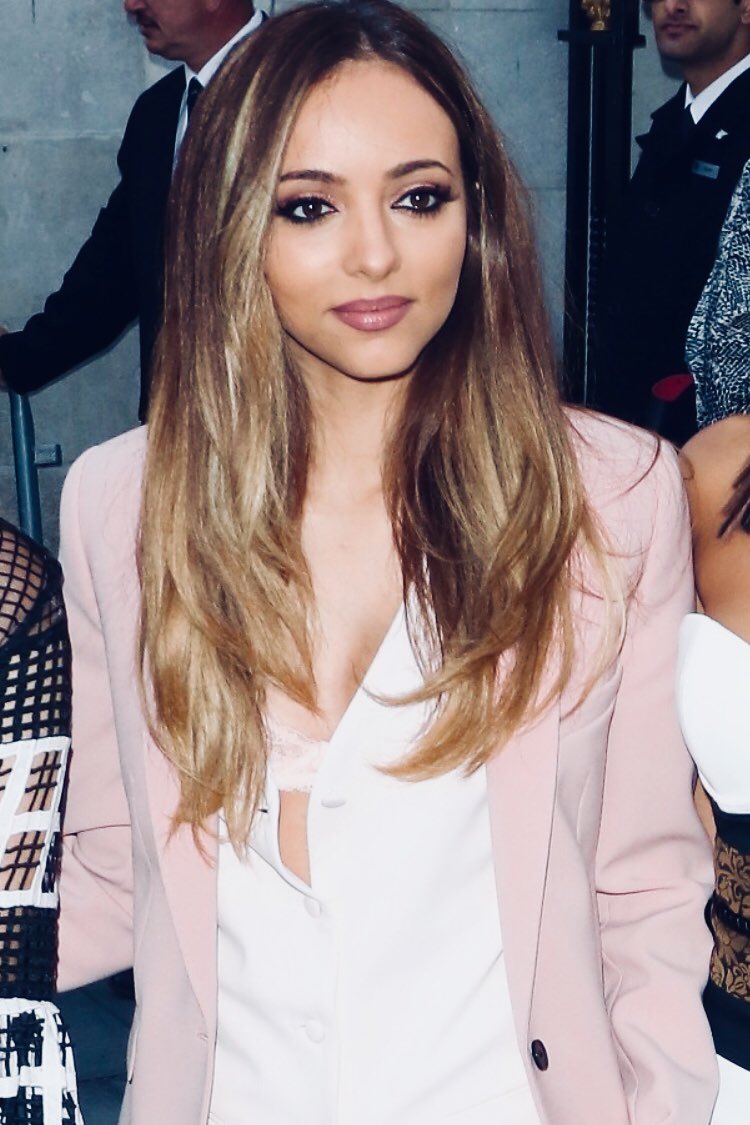 thebestofjade's tweet photo. this was a look! she always looks phenomenal in pink https://t.co/TyAMxQcPJd
